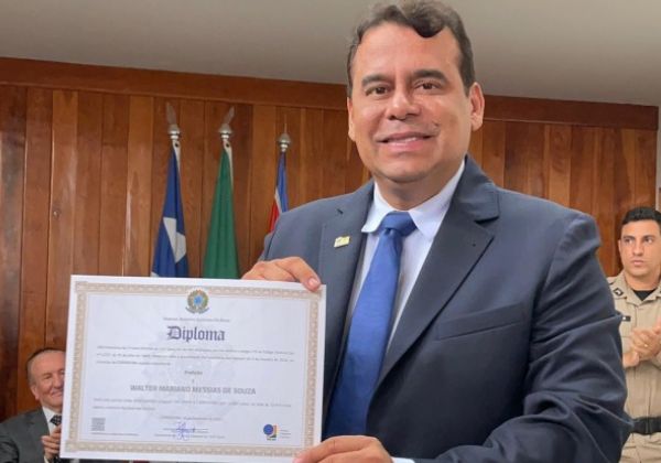 Prefeito de Correntina vai pessoalmente a loja e agride vereador da oposição; vídeo mostra a ação com grupo de acompanhantes